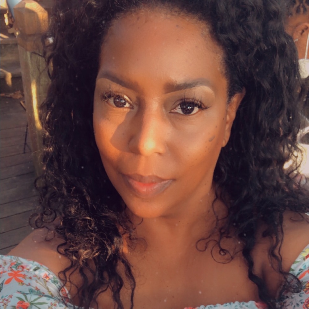 Meet your Posher, Cassandra